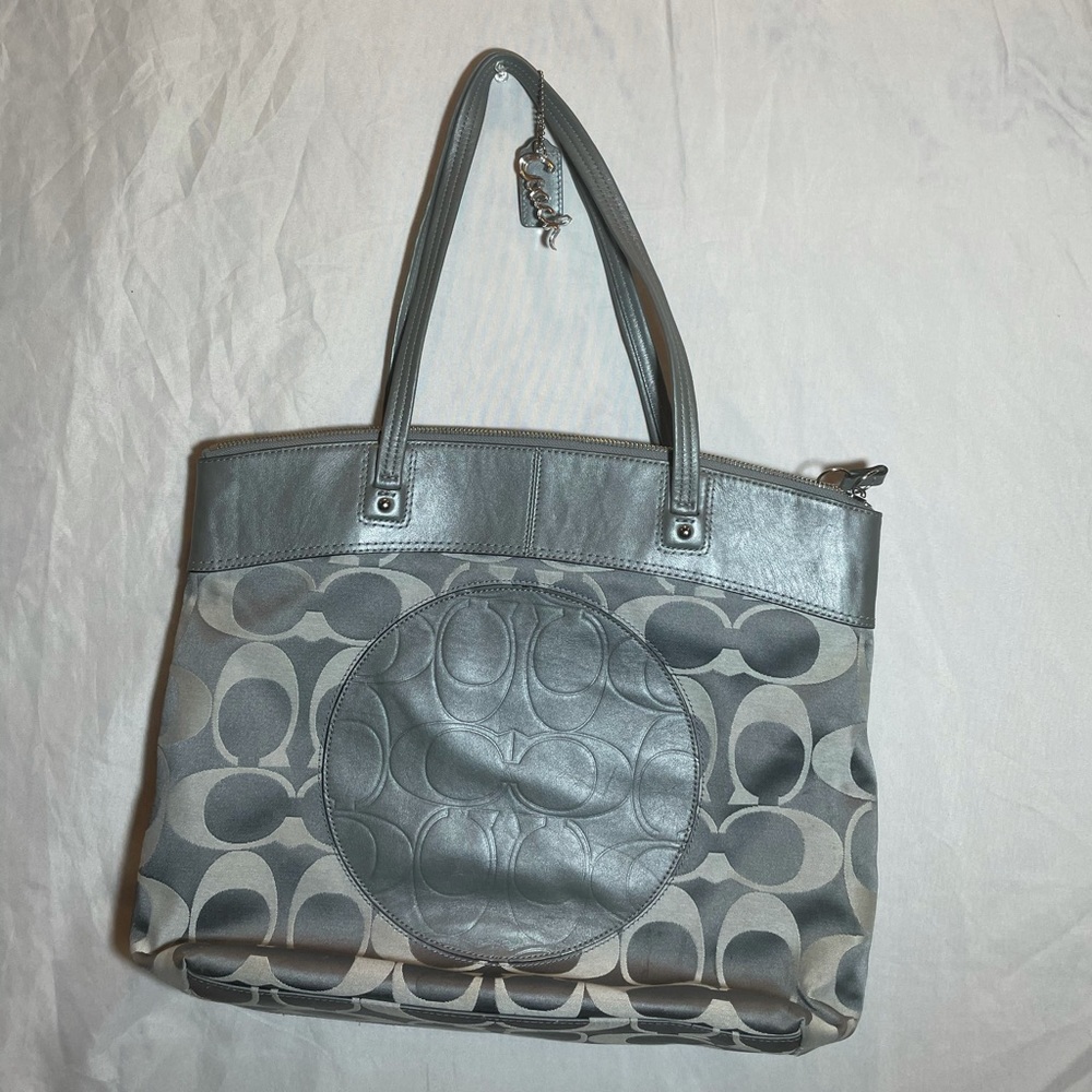 Grey Coach Purse logo